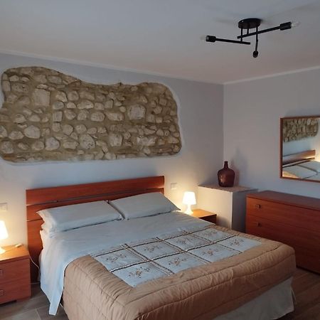 Casa Vacanza "Marinella" 술모나 외부 사진