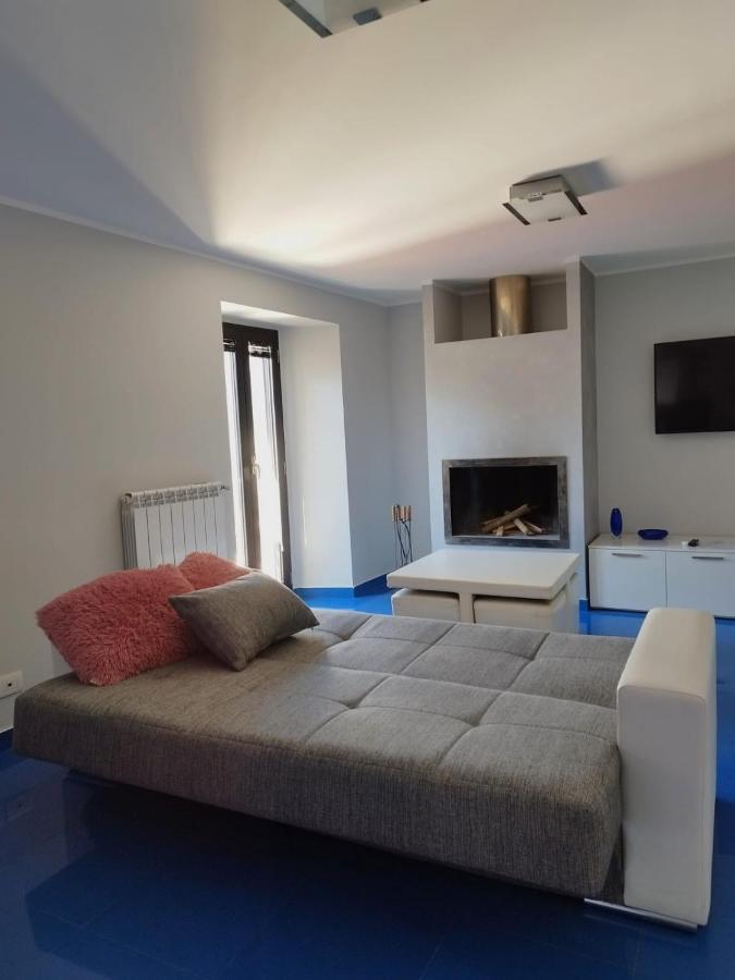 Casa Vacanza "Marinella" 술모나 외부 사진