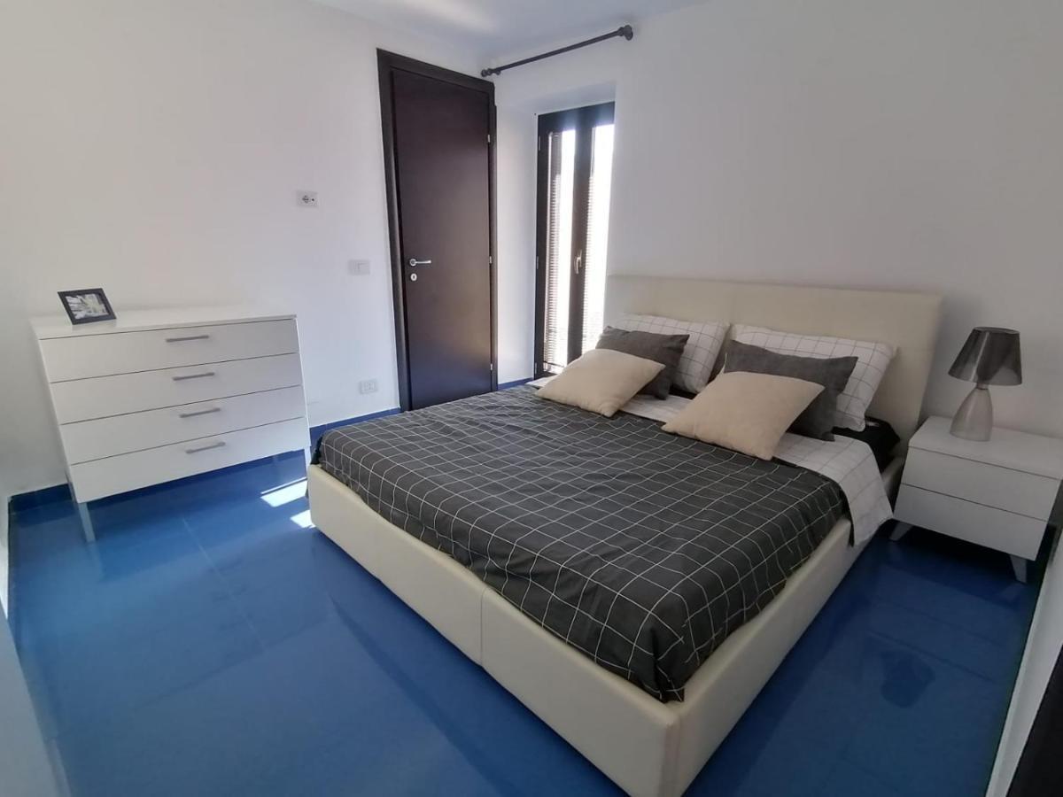 Casa Vacanza "Marinella" 술모나 외부 사진
